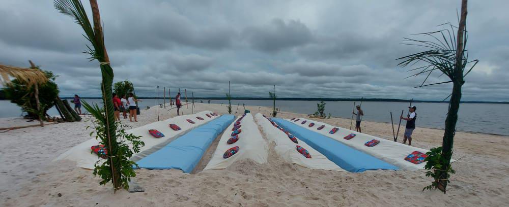 Praia deserta com rede no Rio Arapiuns